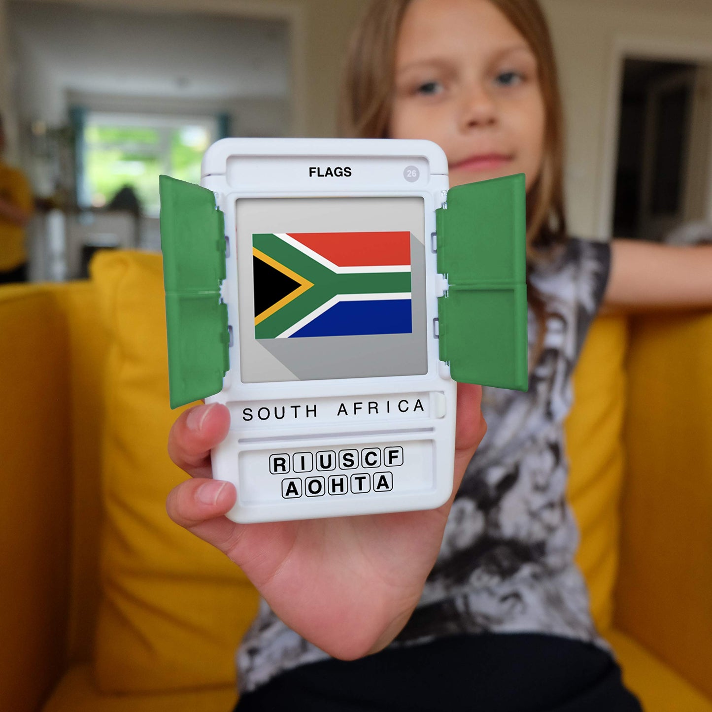 100 PICS Flags of The World Travel Game - Learn 100 Country Flags | Flash Cards with Slide Reveal Case | Geography Card Game, Gift, Stocking Filler | for Kids and Adults | Ages 6+
